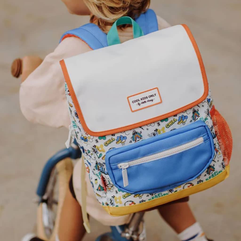 sac à dos "chill" de la marque Hello Hossy, porté