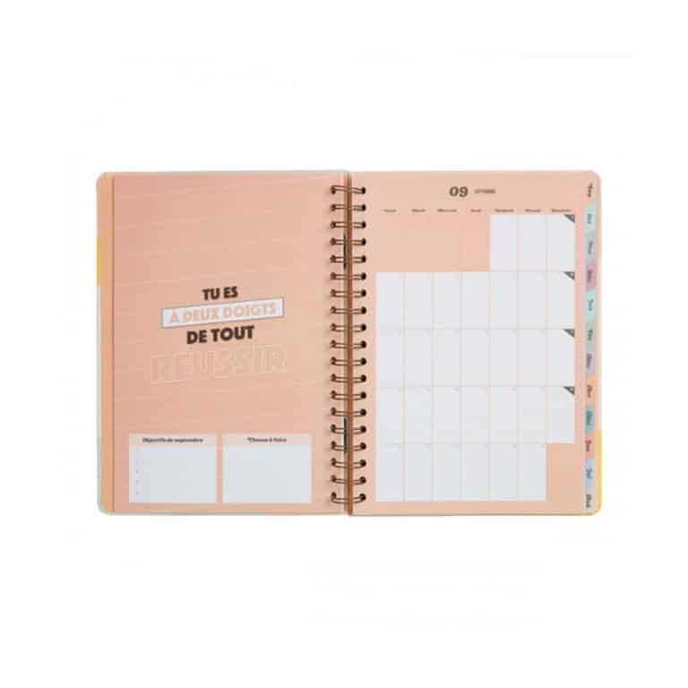 Agenda semainier de la marque mr wonderful sur fond blanc