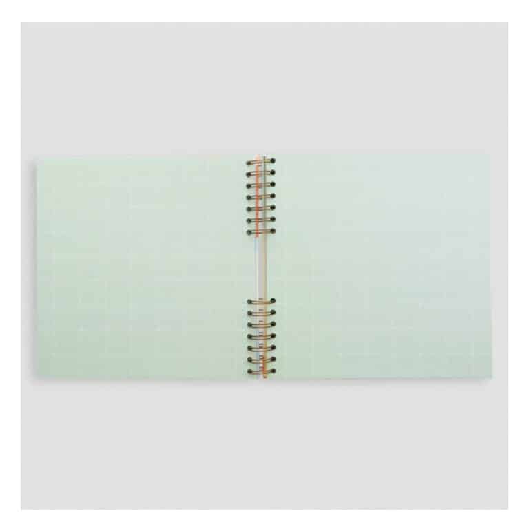 un album photos "moments à chérir", vue de face ouvert, sur fond blanc