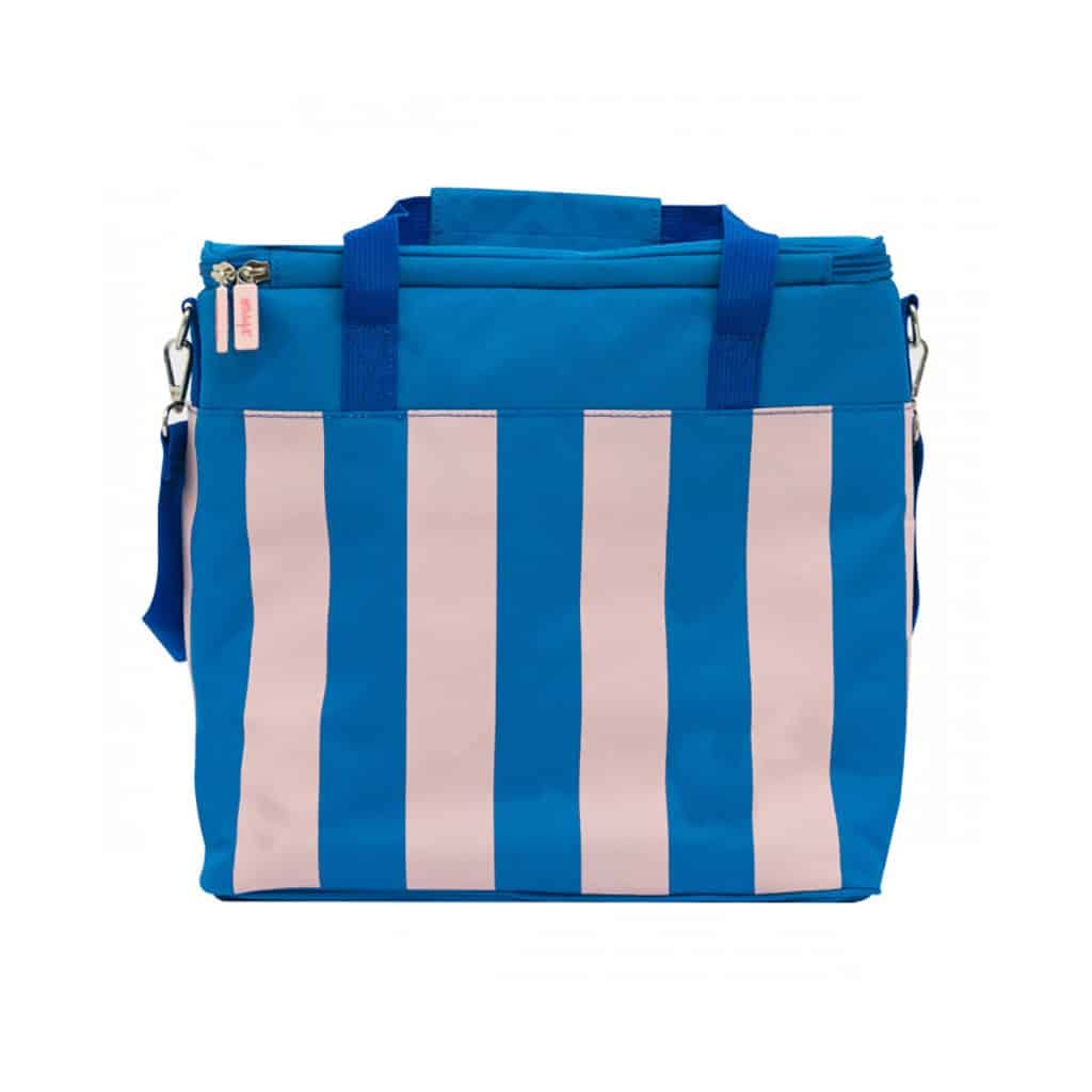 un sac glacière à rayures rose et bleu avec une bandoulière, vue de face sur fond blanc