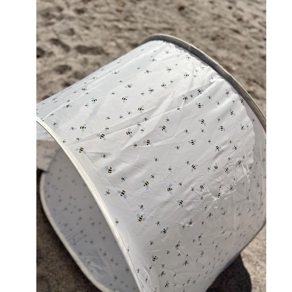 Tente de plage abeilles vanilla copenhagen sur fond blanc