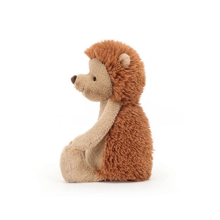 doudou hérisson timide, vue de côté sur fond blanc