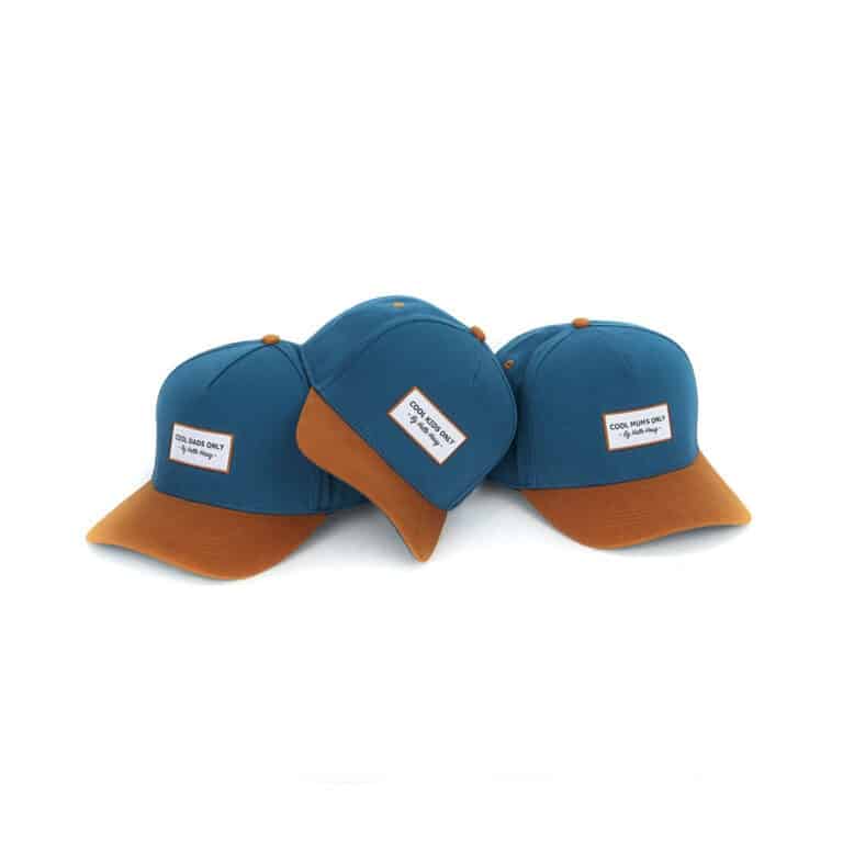 Casquette hello hossy bleu canard sur fond blanc