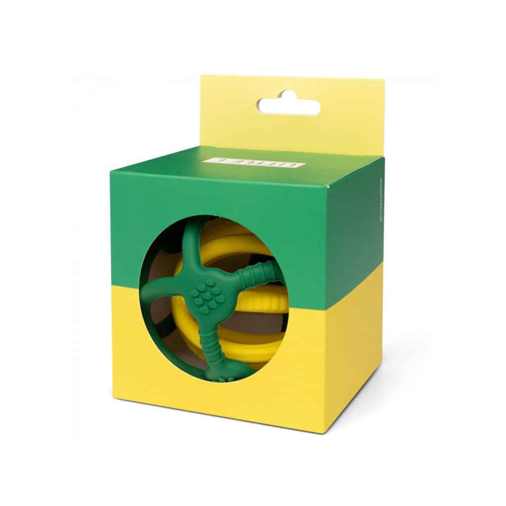 des balles en silicone vert et jaune, vue de face sur fond blanc