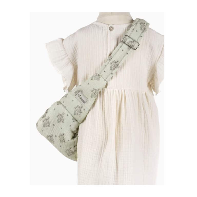 porte poupée hamac fleurs des champs, vue de derrière sur fond blanc