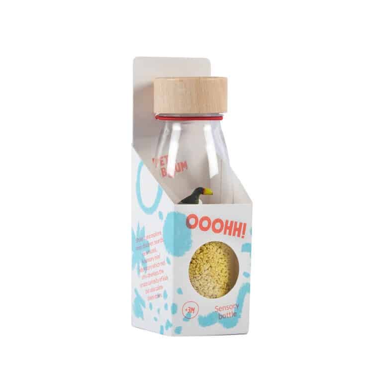 une bouteille sensorielle toucan, vue de face sur fond blanc