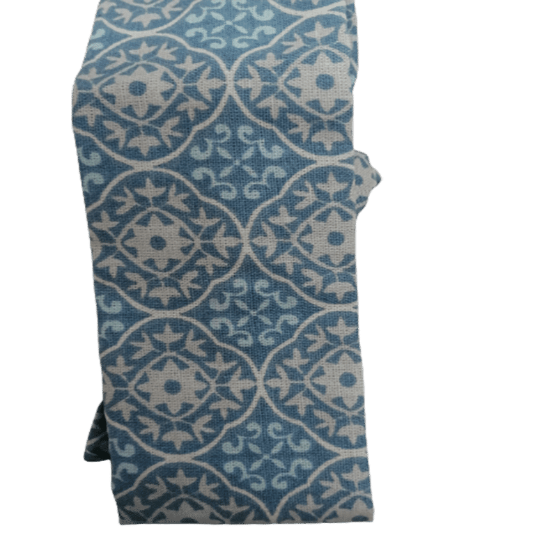 détail bandeau bleu pour poupée sur fond blanc