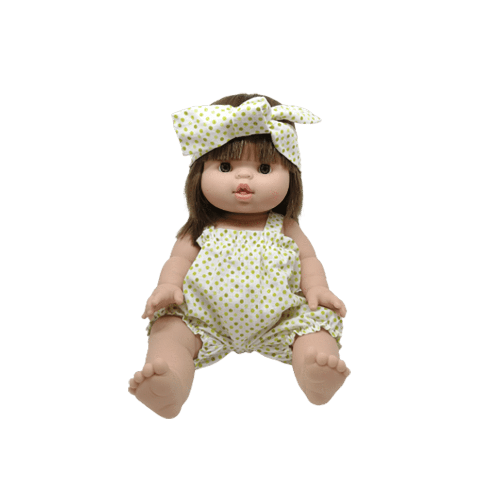 barboteuse à pois verts et son bandeau porté par poupée sur fond blanc