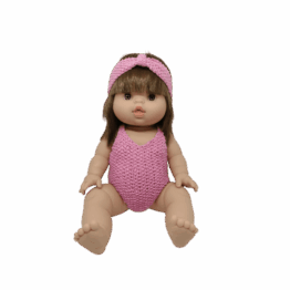 maillot de bain et son bandeau rose en tricot littlemarmaille porté par poupée sur fond blanc