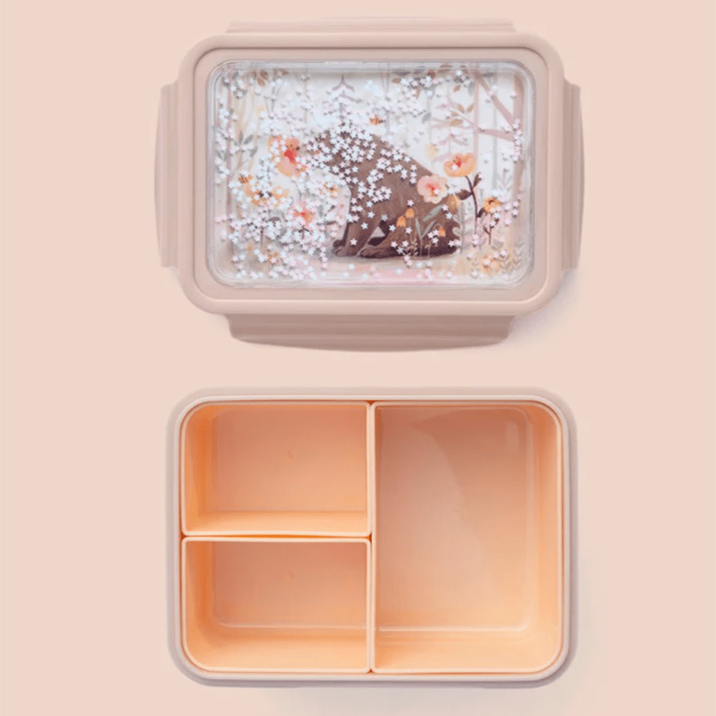une boîte à repas ours avec un couvercle à paillettes. Il y a trois compartiments amovibles. Vue de face sur fond blanc