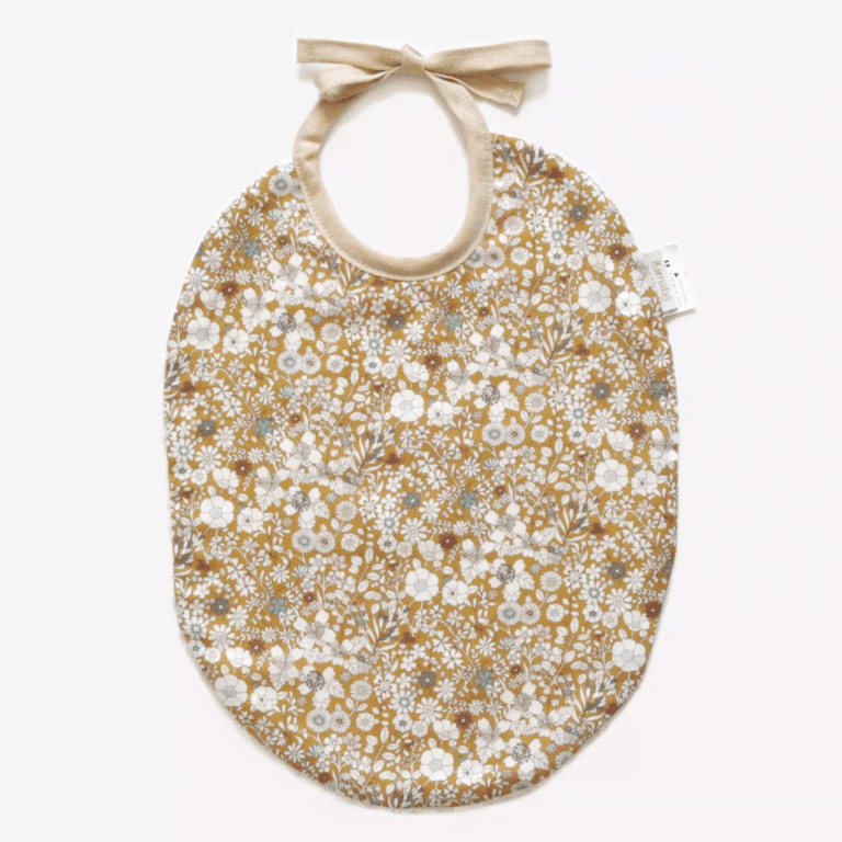 bavoir liberty harper barnabé aime le café sur fond blanc