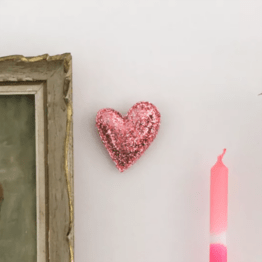 cœur décoratif glitter rose barnabé aime le café accroché sur mur