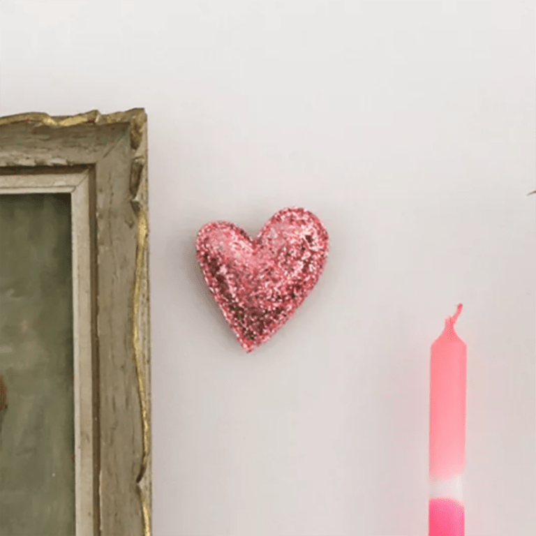 cœur décoratif glitter rose barnabé aime le café accroché sur mur