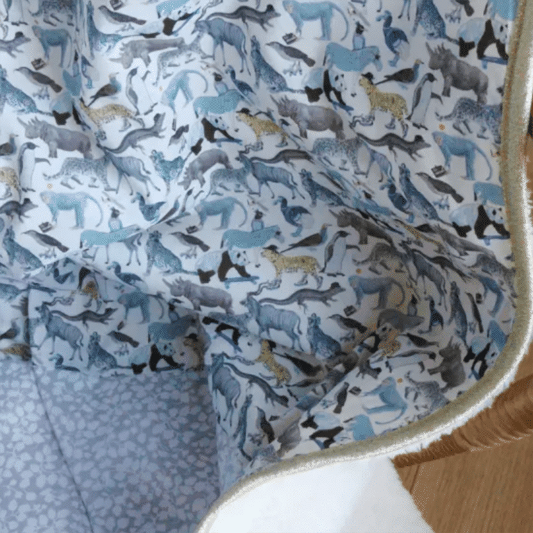 couverture marceau barnabé aime le café détail tissus liberty