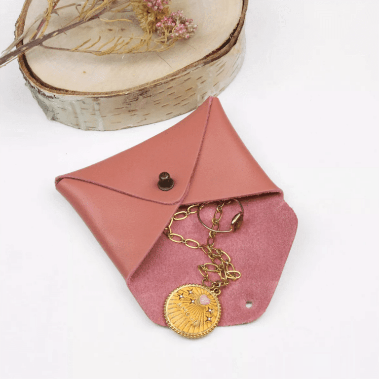 mini pochette en cuir pampa barnabé aime le café avec bijou