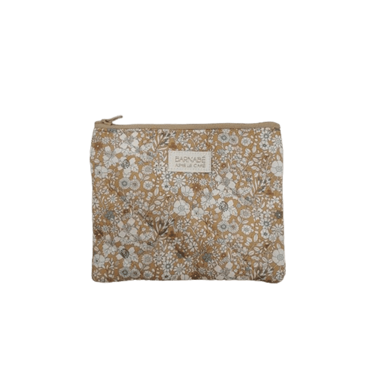 petite pochette harper barnabé aime le café sur fond blanc