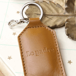 porte-clé le padre caramel barnabé aime le café détail inscription