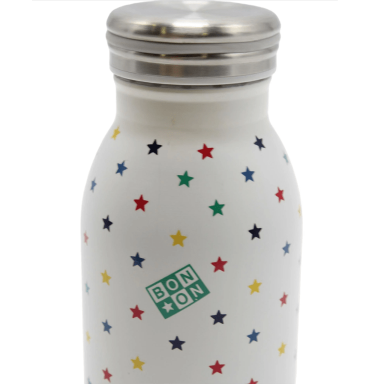 Une gourde isotherme avec des étoiles multicolore, vue de face sur fond blanc