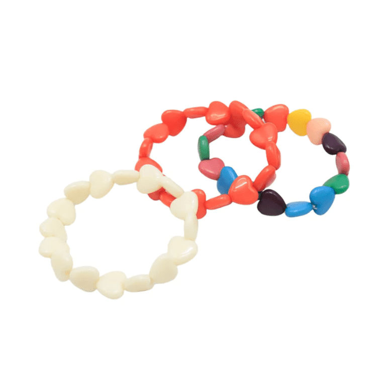 lot de 3 bracelets cœurs, vue de face sur fond blanc