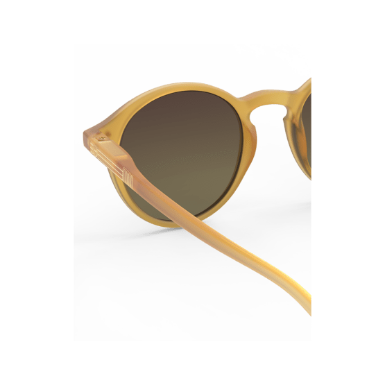 lunettes de soleil adulte "D golden glow izipizi détail monture sur fond blanc