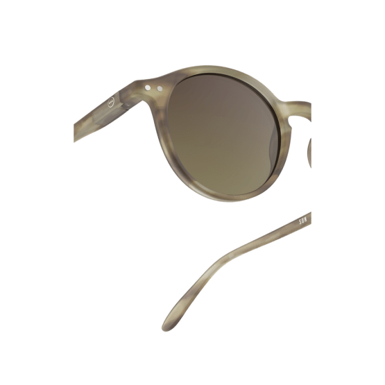 lunettes de soleil adulte D izipizi détail verre sur fond blanc