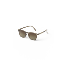 lunettes de soleil adulte E smoky brown izipizi vue de côté sur fond blanc