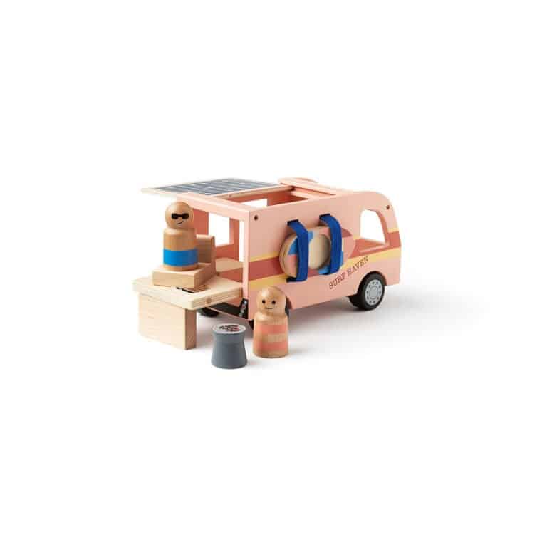 camping car van kid's concept détail coffre sur fond blanc