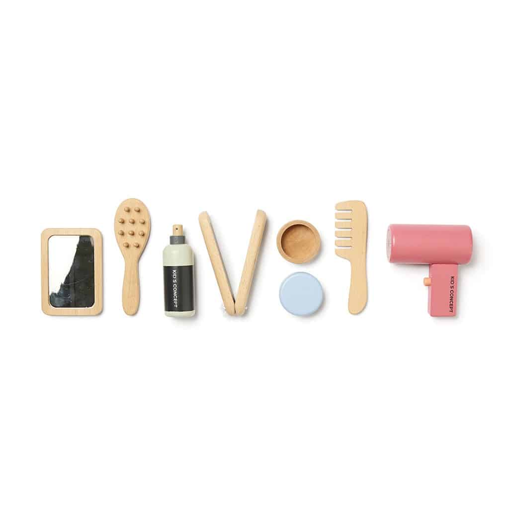 kit coiffure kid's concept détail accessoires sur fond blanc