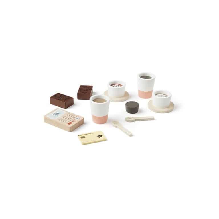 machine à café kid's concept détail accessoires sur fond blanc