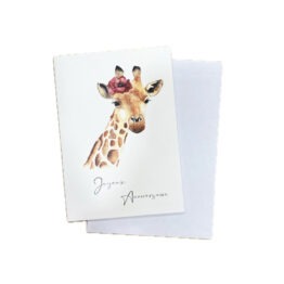 une carte avec son enveloppe girafe joyeux anniversaire, Les Aquarelles de Marlène, vue de face sur fond blanc