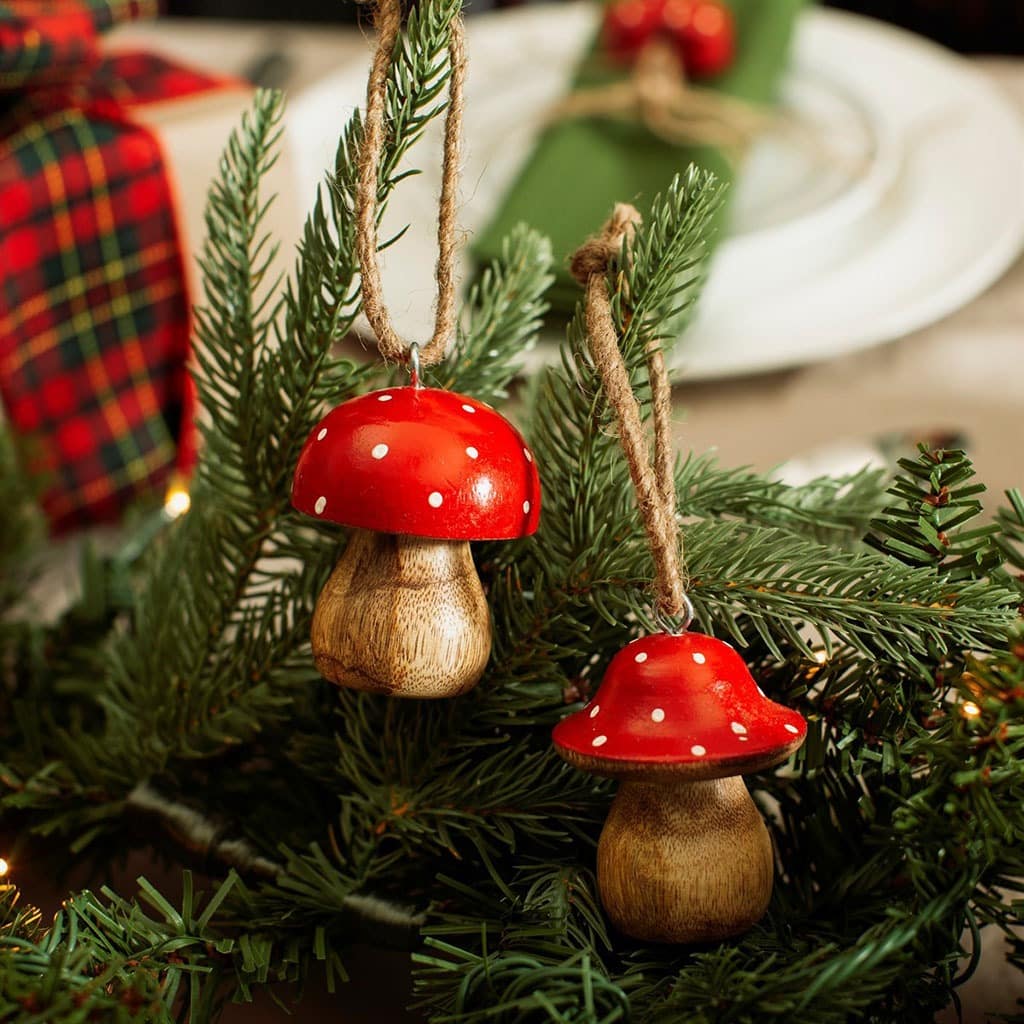 Champignon en bois rouge et blanc de la marque sass&belle