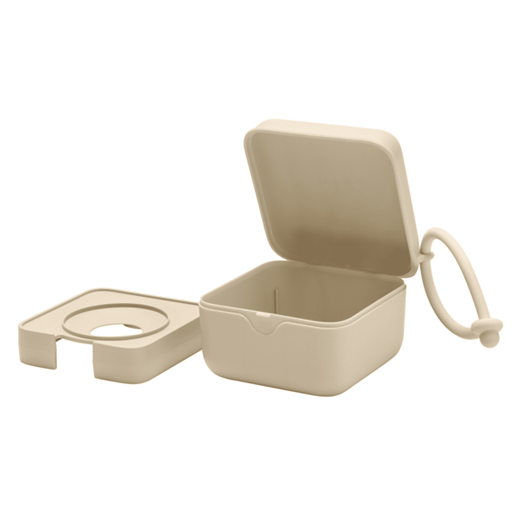 boîte à tétines vanille bibs ouverte sur fond blanc