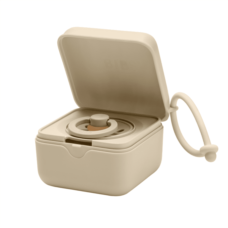 boîte à tétines vanille bibs avec exemple tétine rangée sur fond blanc