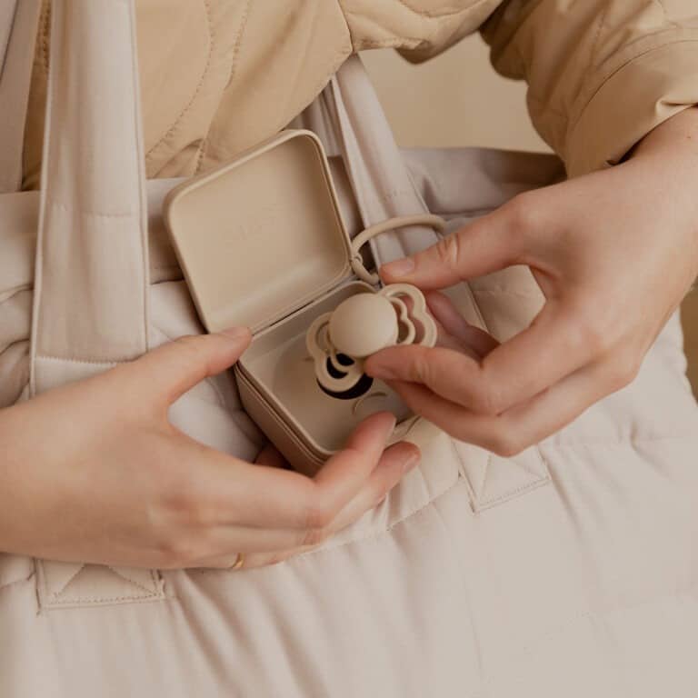 boîte à tétines vanille bibs photo ambiance avec tétine vanille