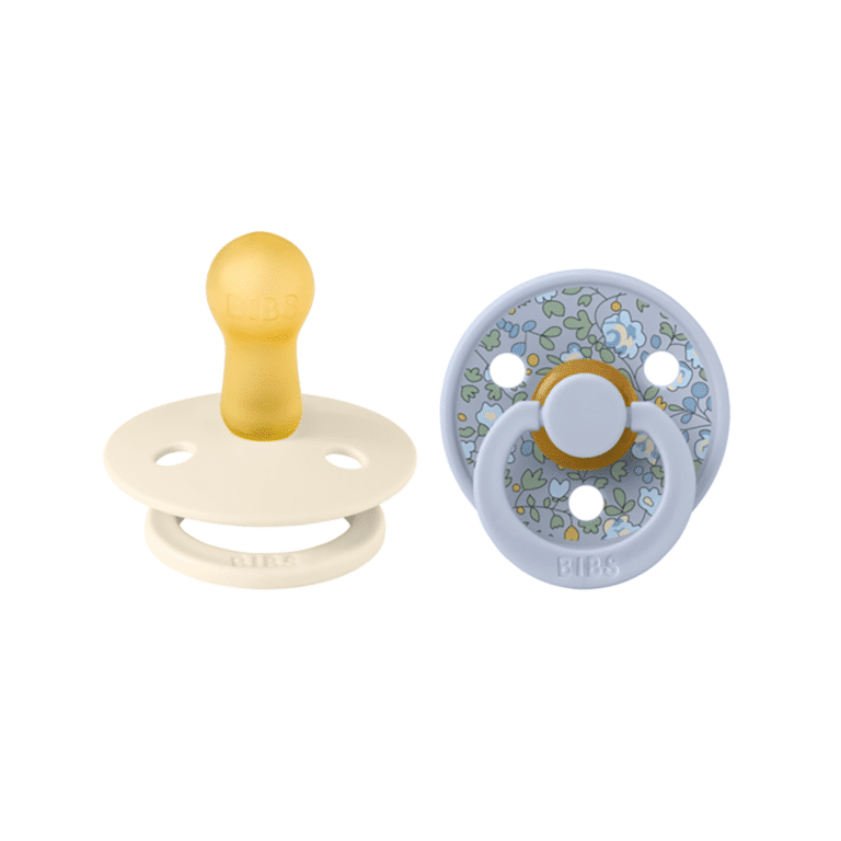 tétines colour liberty eloïse dusty blue mix bibs sur fond blanc