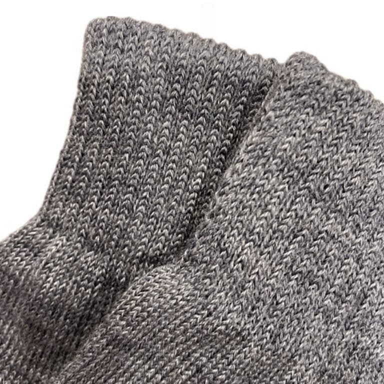 une paire de gants gris Konges Slojd, vue de face sur fond blanc