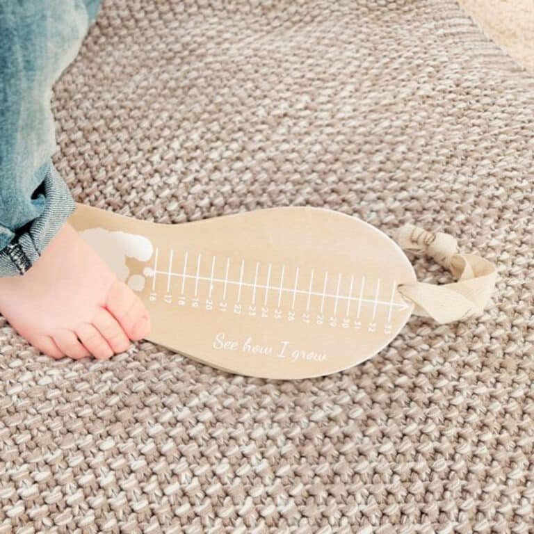 une toise pour les pieds en bois BamBam, ambiance