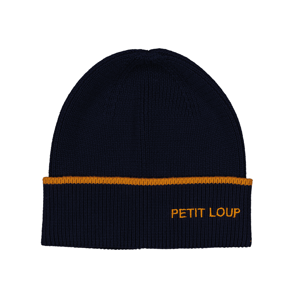 un bonnet "Petit loup" bleu marine chamaye, vue de face sur un fond décoré