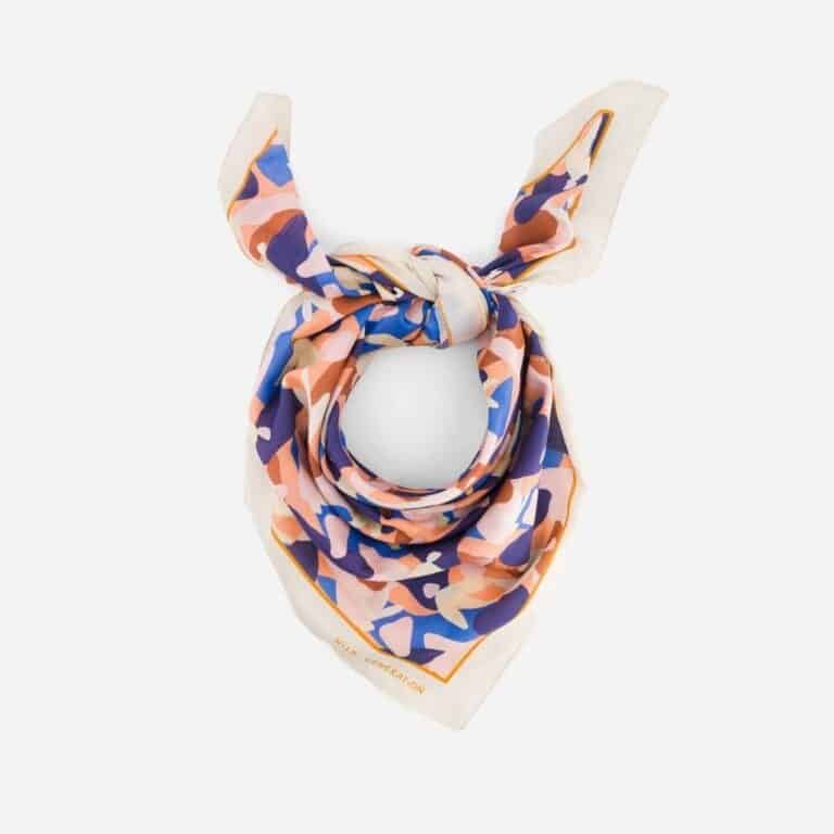 foulard adulte flower power fond blanc