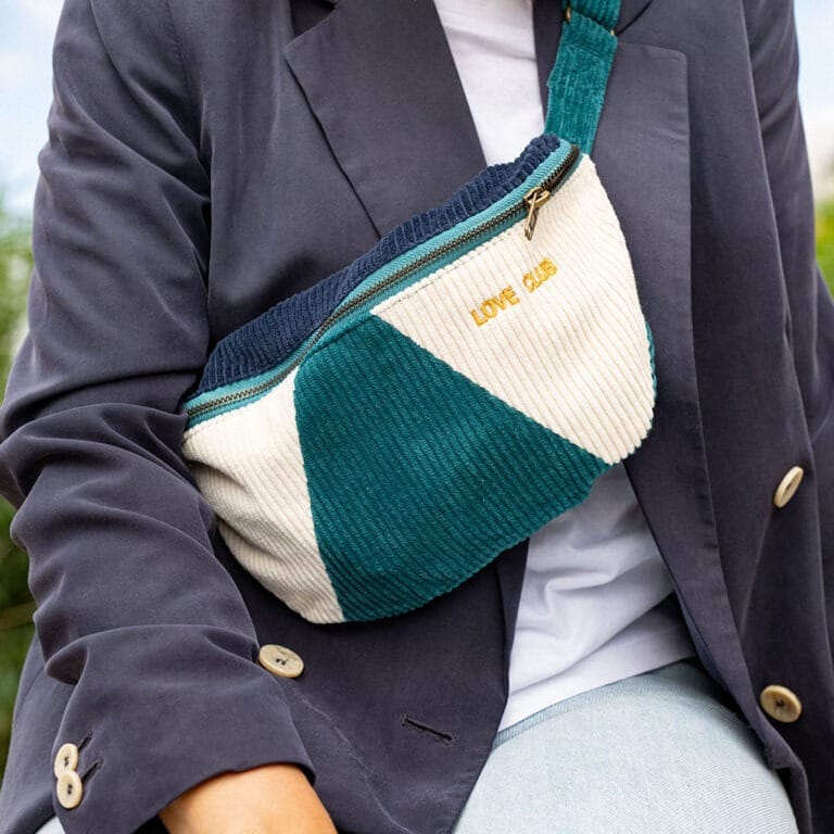 un sac banane adulte pétrole chamaye, porté