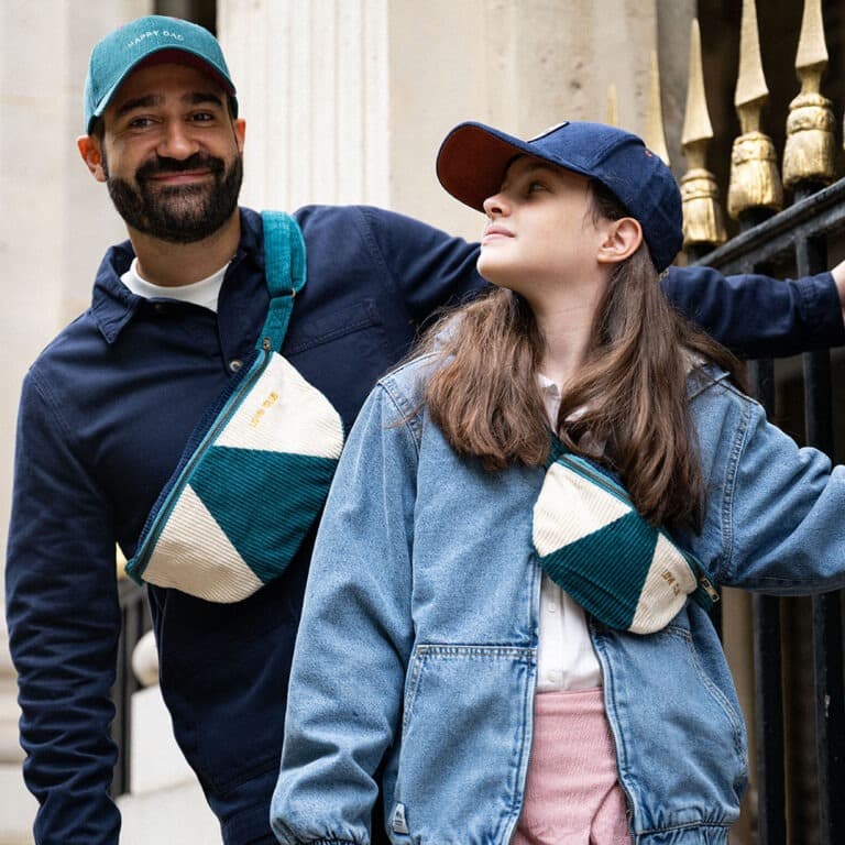 un sac banane enfant pétrole chamaye, porté