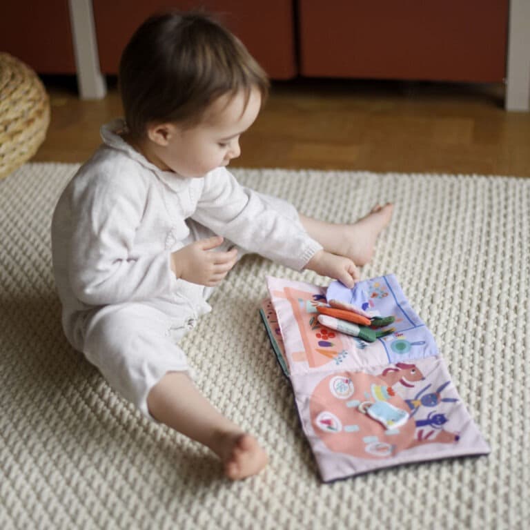 livre du potager a l'assiette ebulobo photo petite fille