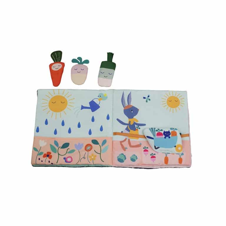 livre du potager a l'assiette ebulobo détail légumes détachables sur fond blanc