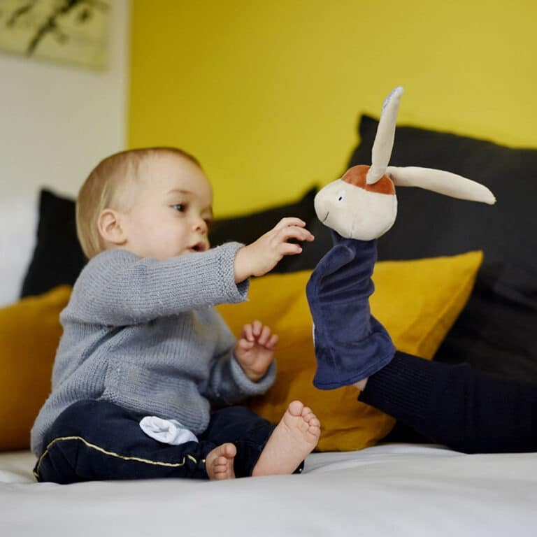 marionnette gabin le lapin ebulobo photo enfant