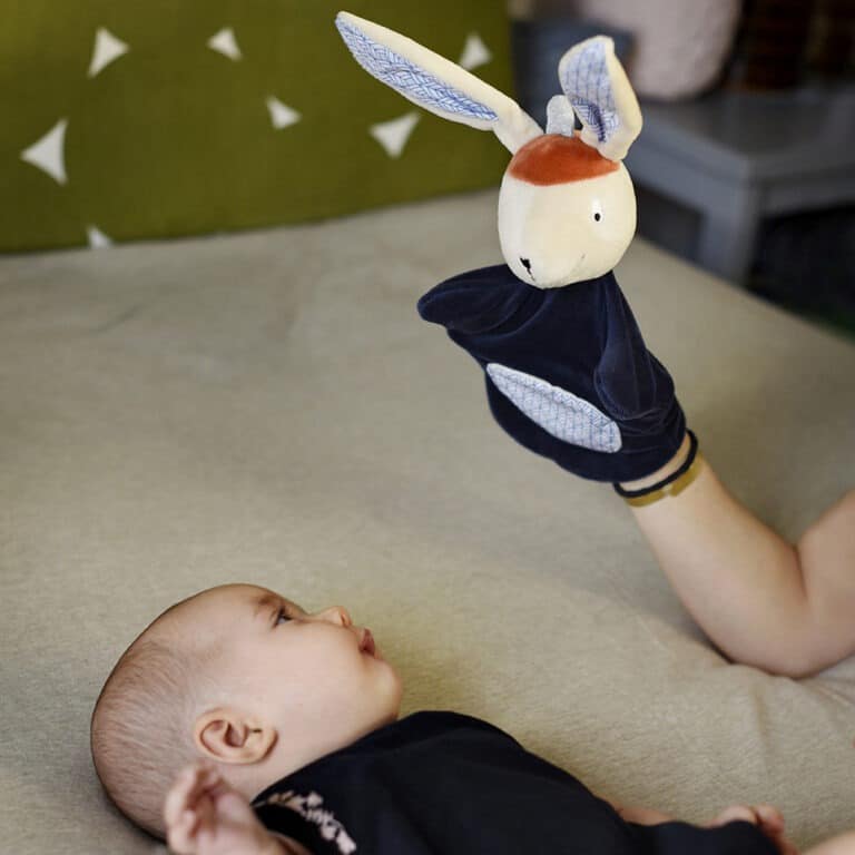 marionnette gabin le lapin ebulobo utilisé par adulte