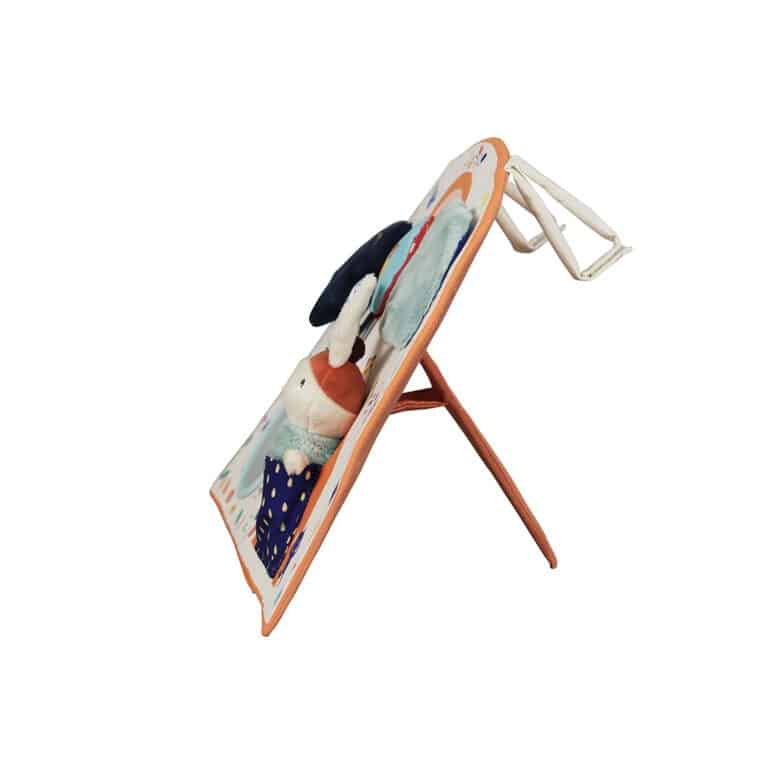 tableau d'activités gabin le lapin ebulobo vue de côté sur fond blanc