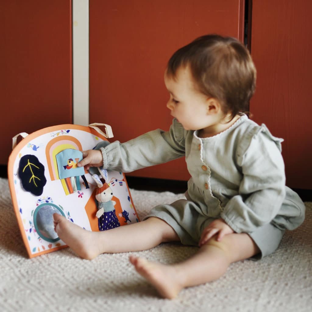 tableau d'activités gabin le lapin ebulobo photo enfant