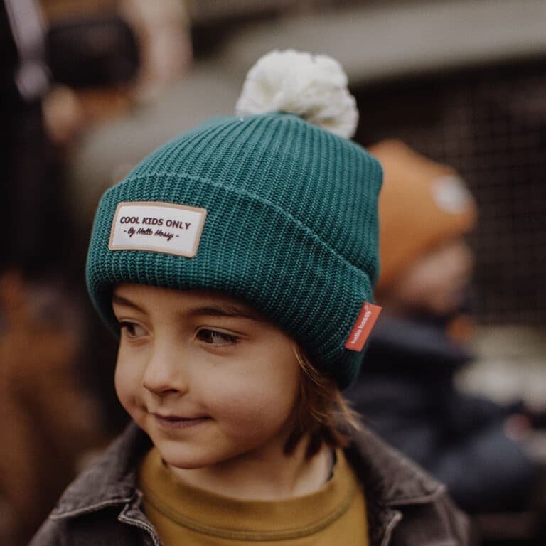 bonnet enfant block duck hello hossy avec pompon porté par enfant