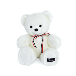 un ours blanc Maïlou, vue de face sur fond blanc