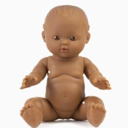 Léonie de jolis yeux marrons et sa petite bouille est vraiment trop mignonne. Elle deviendra la meilleure amie de votre enfant.